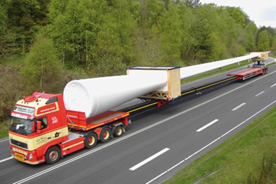 Ciężki pojazd towarowy firmy Glodhofer z e-prowadnikiem igus®