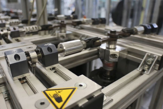 Test zużycie w ruchu liniowym o krótkim skoku