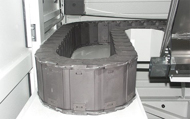 Nigdy więcej śladów przypalenia: polimerowa e-tuba wykonana ze specjalnego materiału "igumid HT". Dostarczanie energii jest odporne na opiłki o temperaturze do 850 °C.