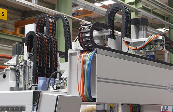 e-prowadniki w centrach obróbczych CNC
