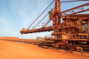 Koparka z komponentami igus