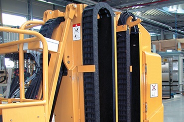 Manlift Grove z e-prowadnikiem w niezwykle małej przestrzeni