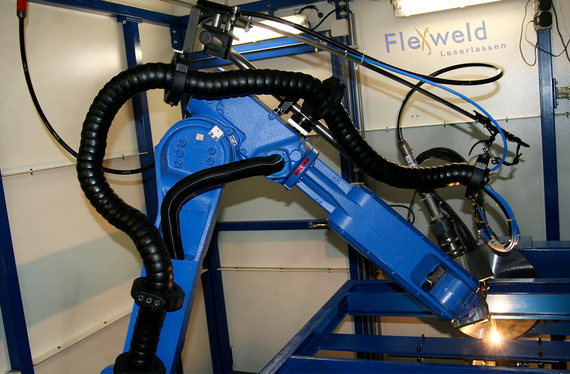 Robot do spawania laserowego firmy Flexweld z triflex R