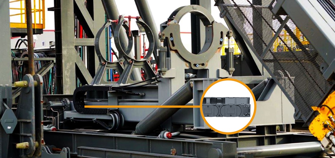 Dźwig BOP z produktami igus